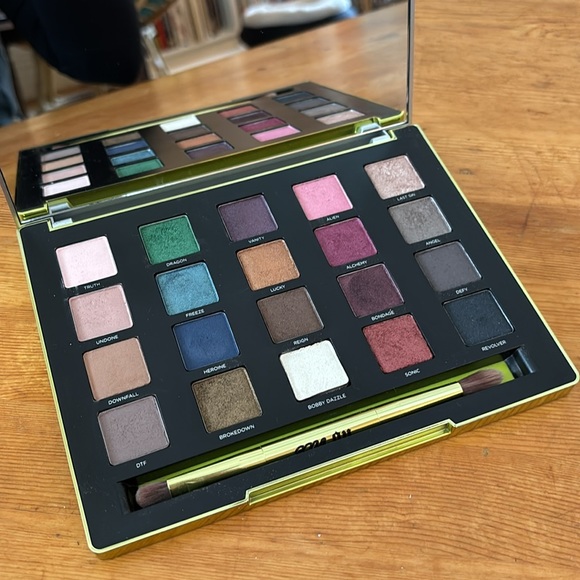 URBAN DECAY | Vice 3 eyeshadow palette - Picture 2 of 4